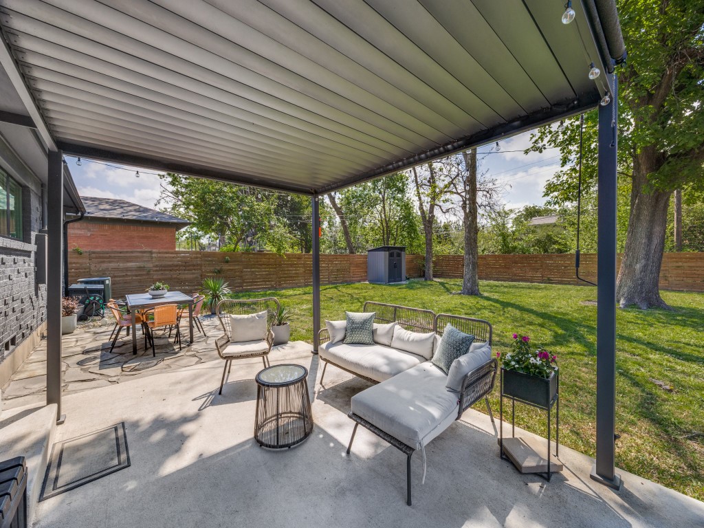 2236 Hartline Drive Dallas TX 75228