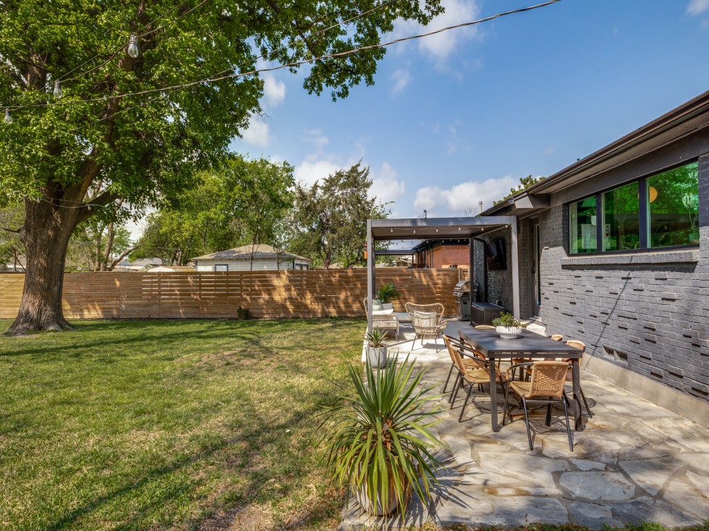 2236 Hartline Drive Dallas TX 75228