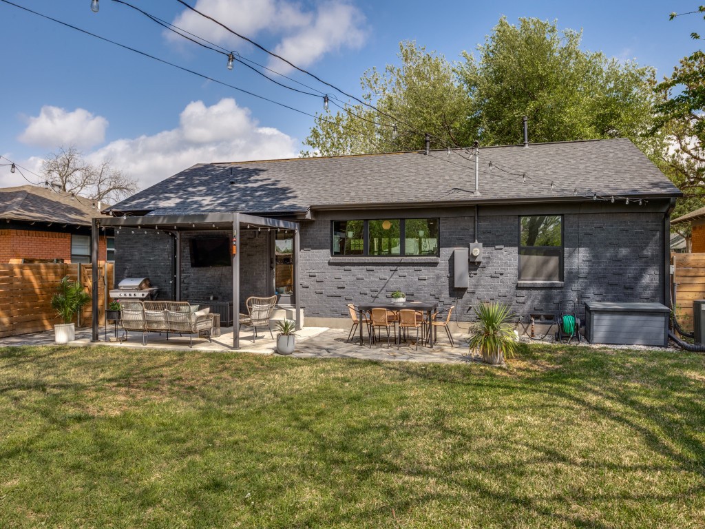 2236 Hartline Drive Dallas TX 75228