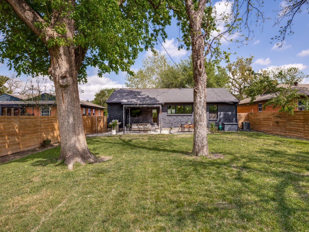 2236 Hartline Drive Dallas TX 75228