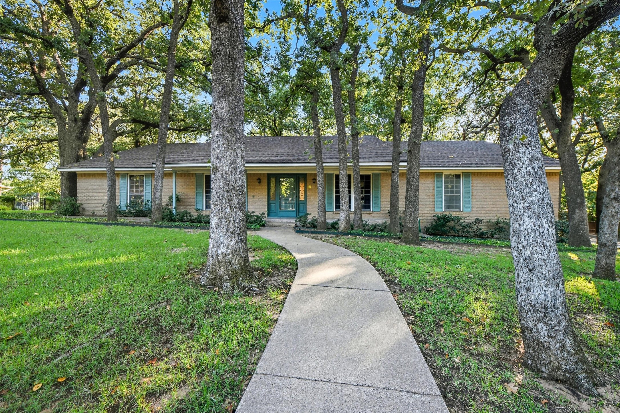 924 Ridgecrest Circle Denton TX 76205