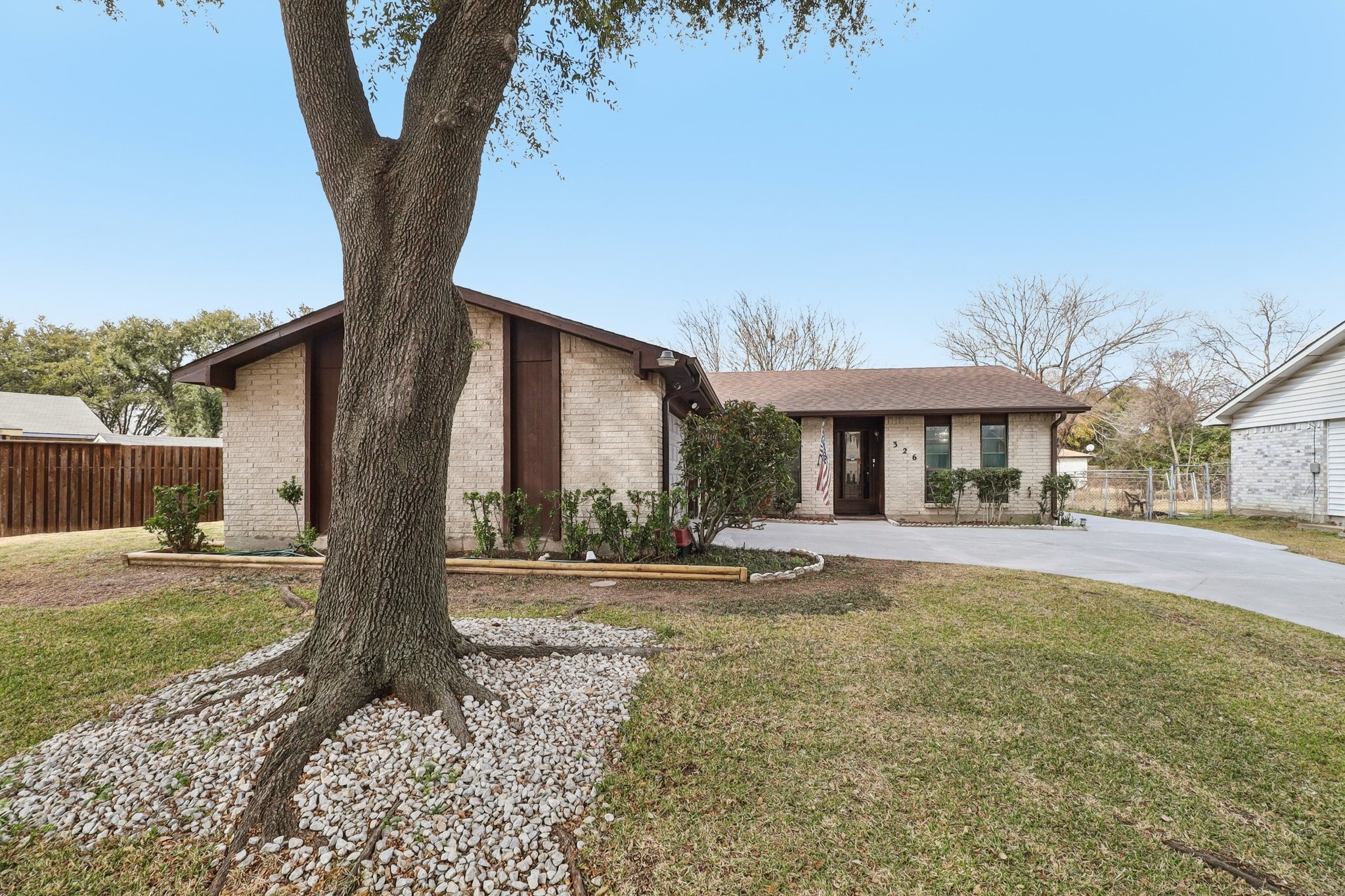 326 E Ferndale Lane Grand Prairie TX 75052