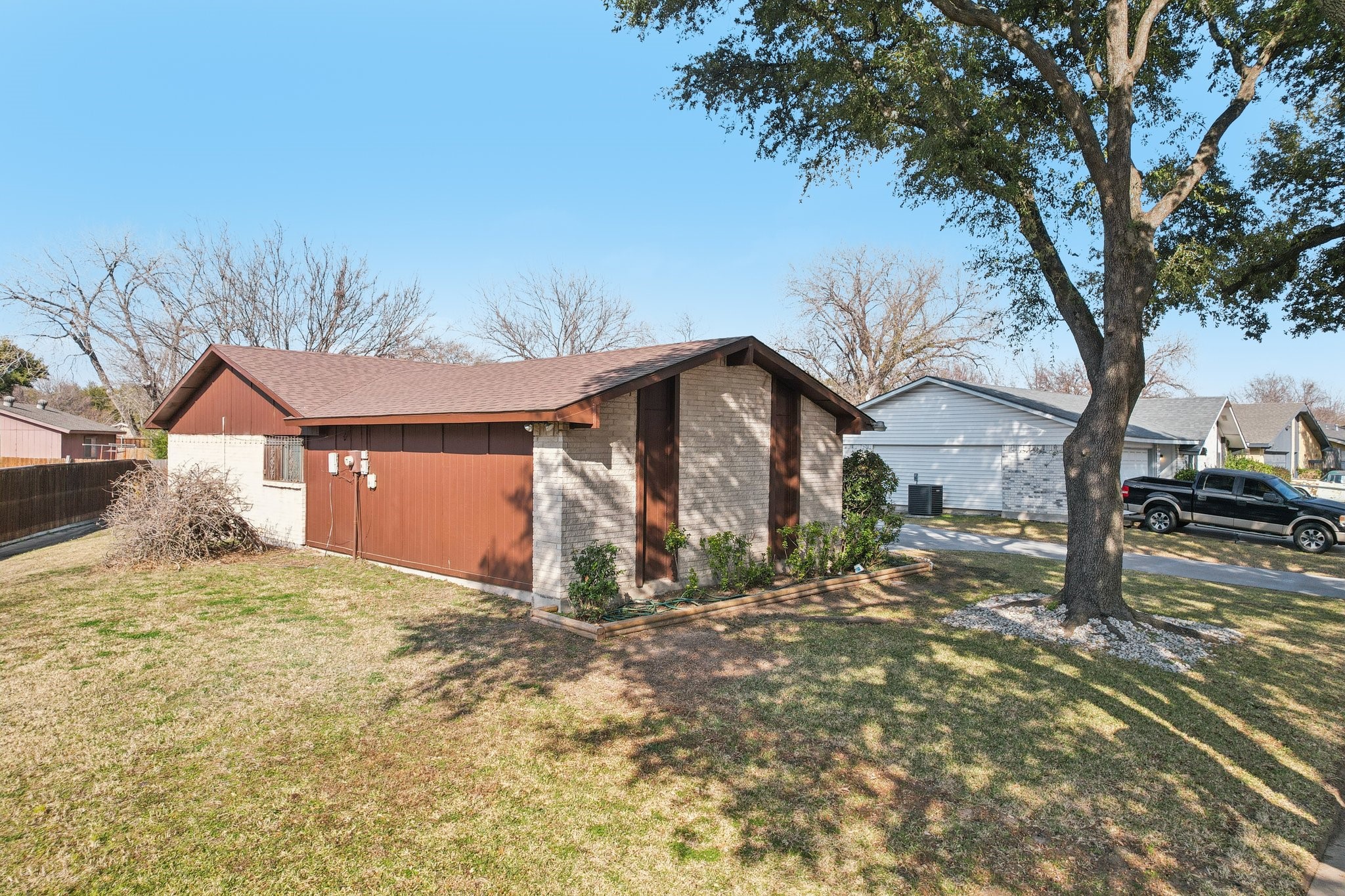 326 E Ferndale Lane Grand Prairie TX 75052