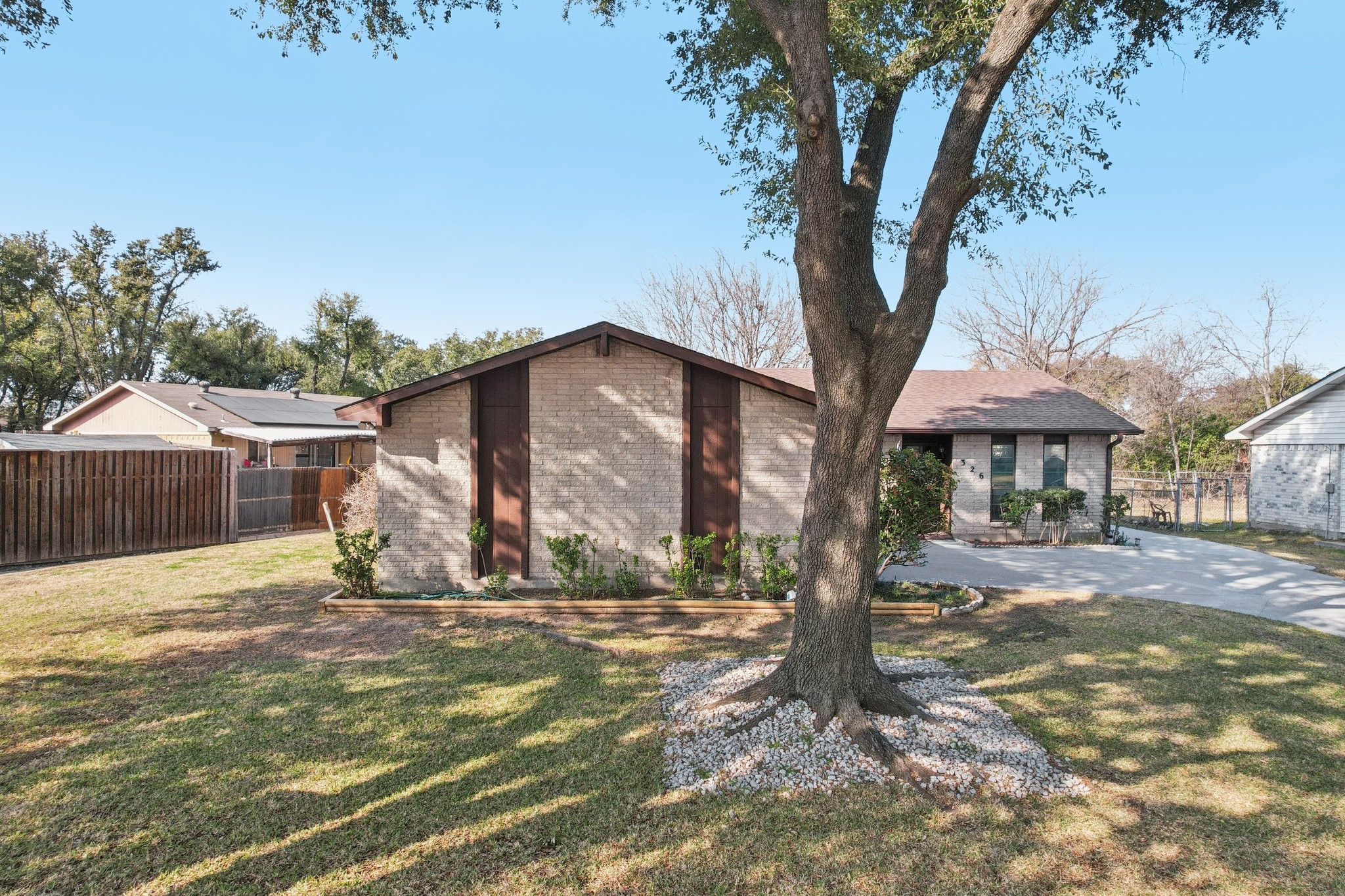 326 E Ferndale Lane Grand Prairie TX 75052
