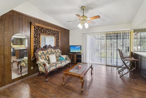 326 E Ferndale Lane Grand Prairie TX 75052
