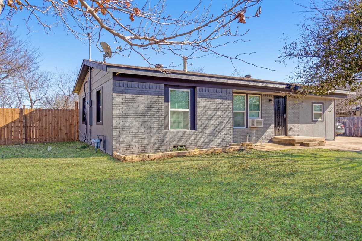 112 N Masters Drive Dallas TX 75217