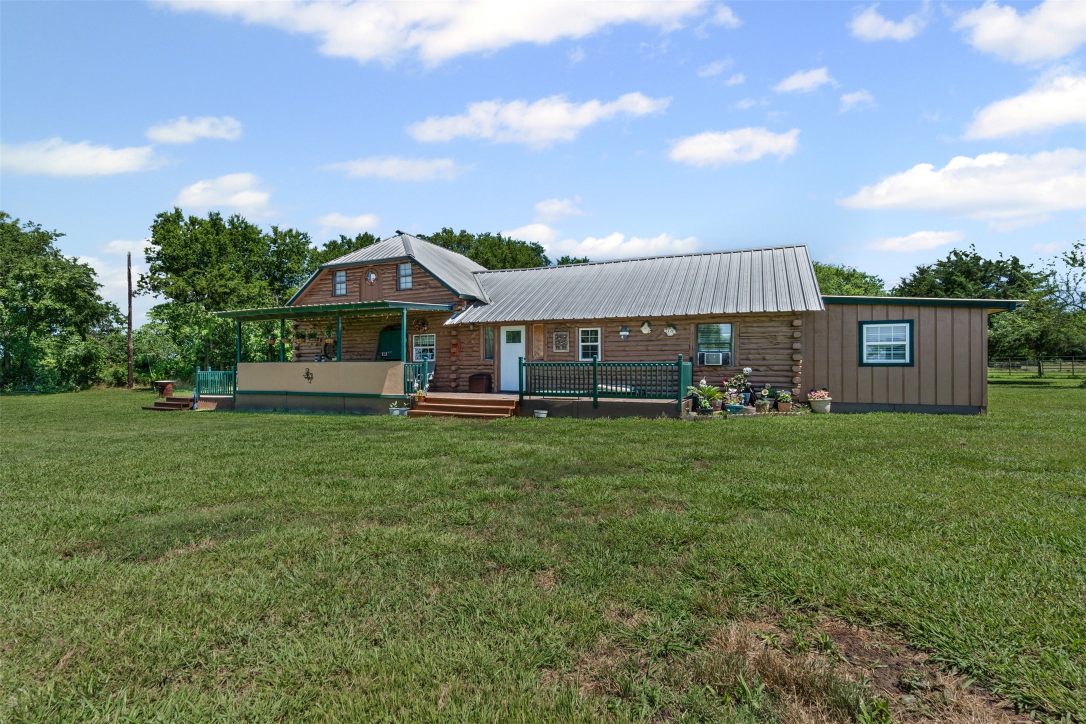 901 County Road 3925 Wolfe City TX 75496