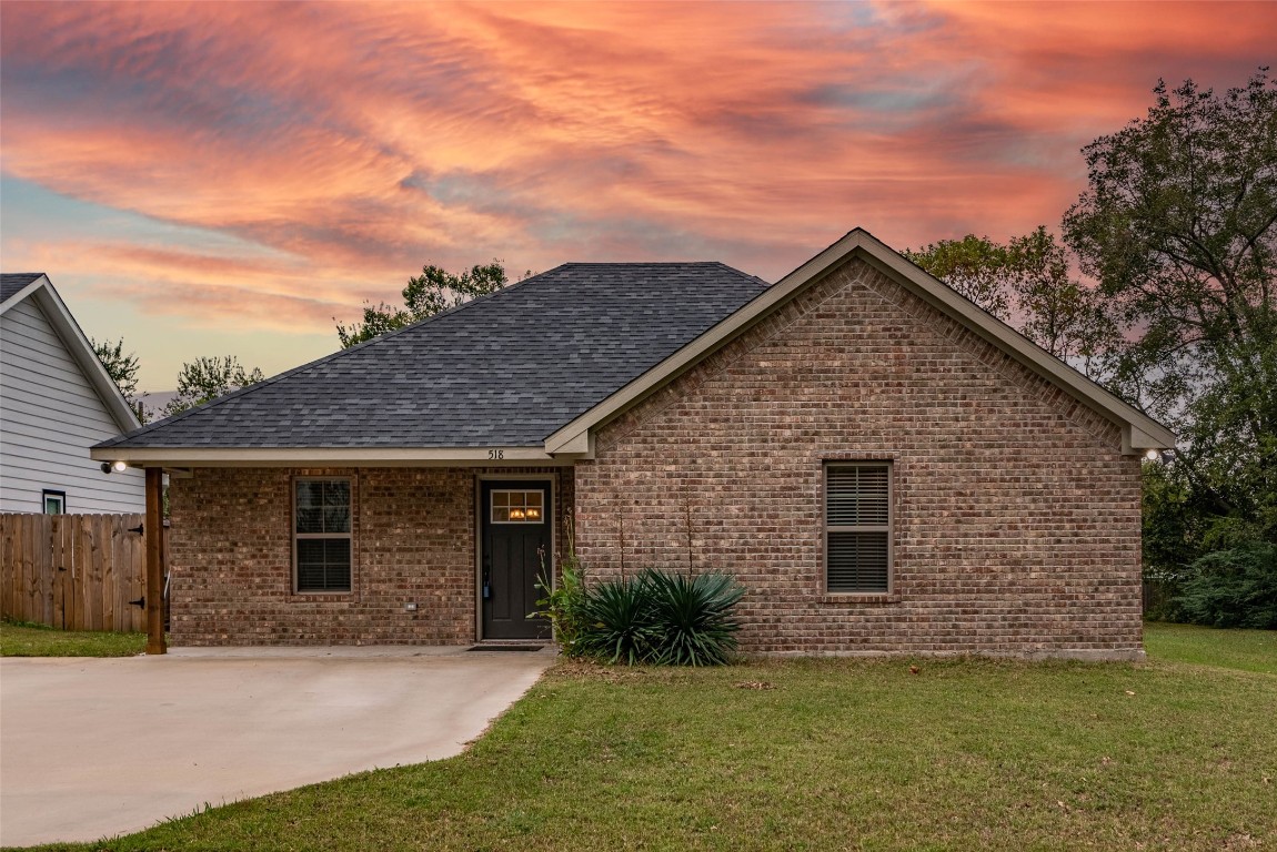 518 W Hull Street Denison TX 75020