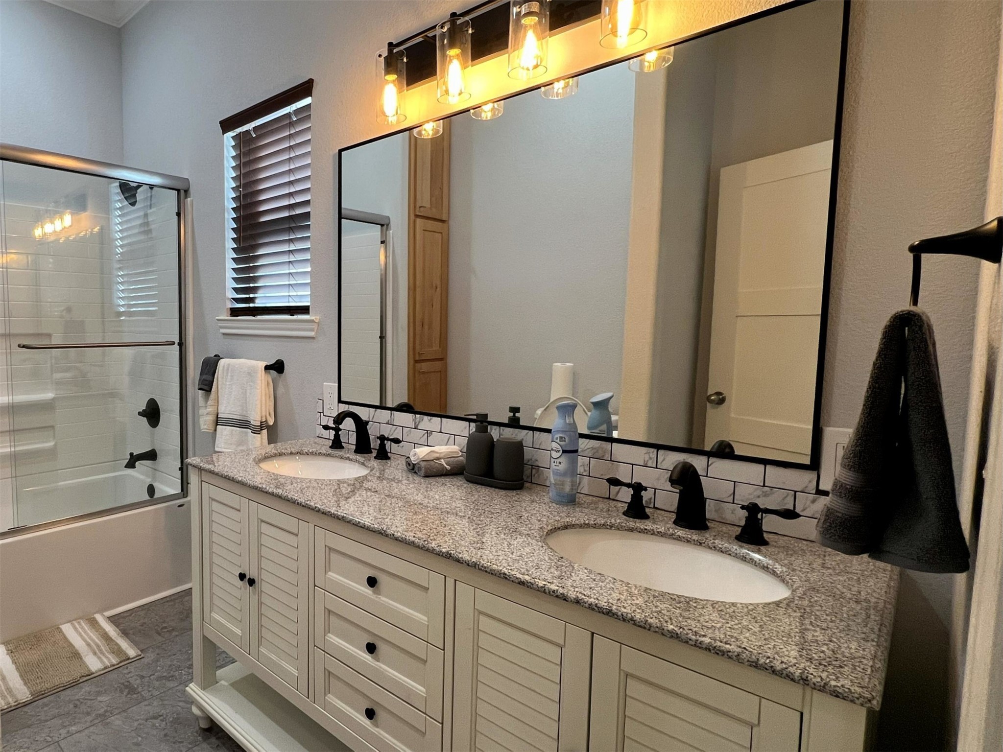 724 Franklin Bellevue TX 76228