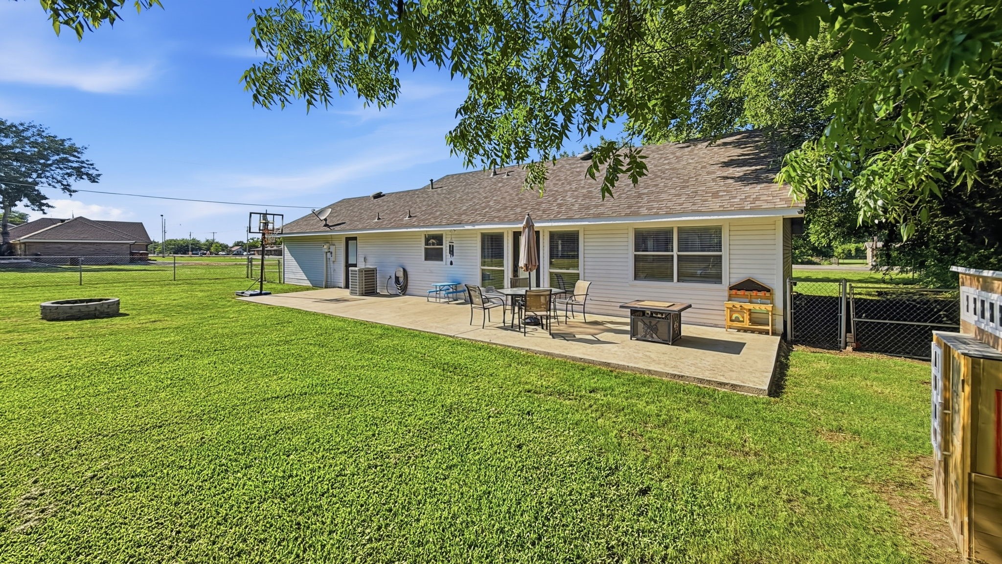704 W Bells Boulevard Bells TX 75414