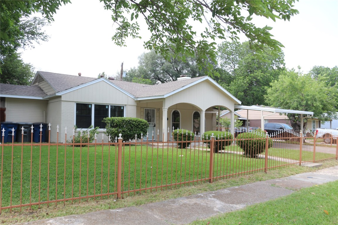 2651 Canberra Street Dallas TX 75224
