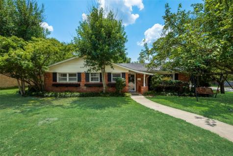 1041 Bedford Court W Hurst TX 76053