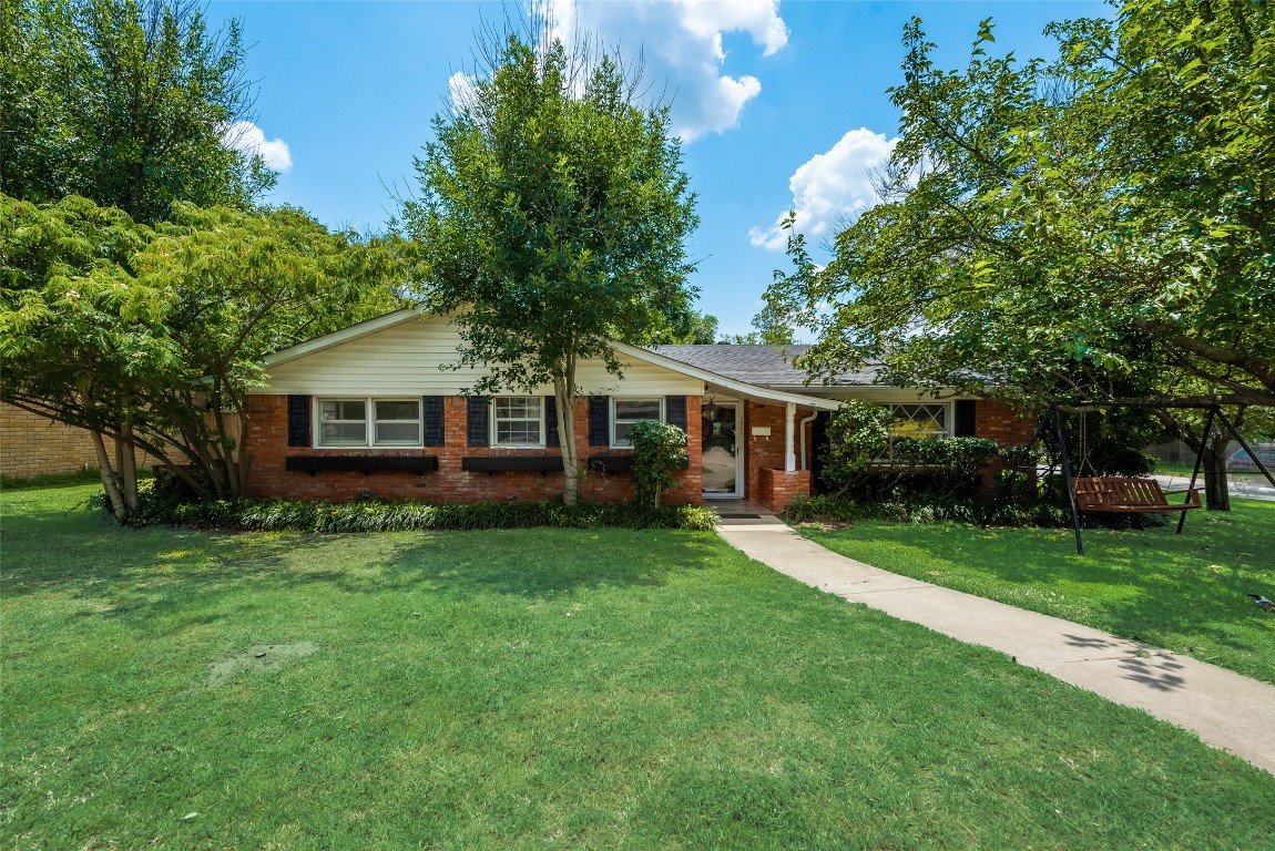 1041 Bedford Court W Hurst TX 76053