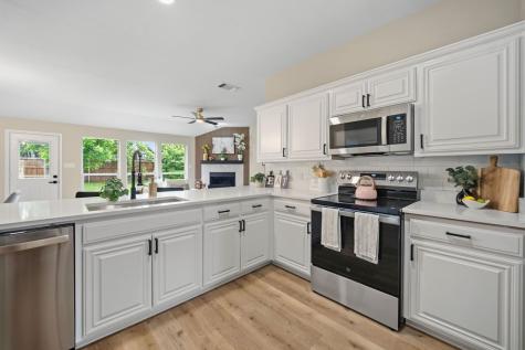 837 Morgan Drive Burleson TX 76028