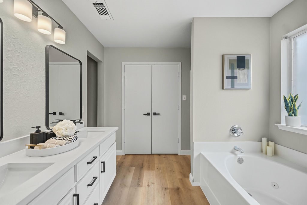 837 Morgan Drive Burleson TX 76028