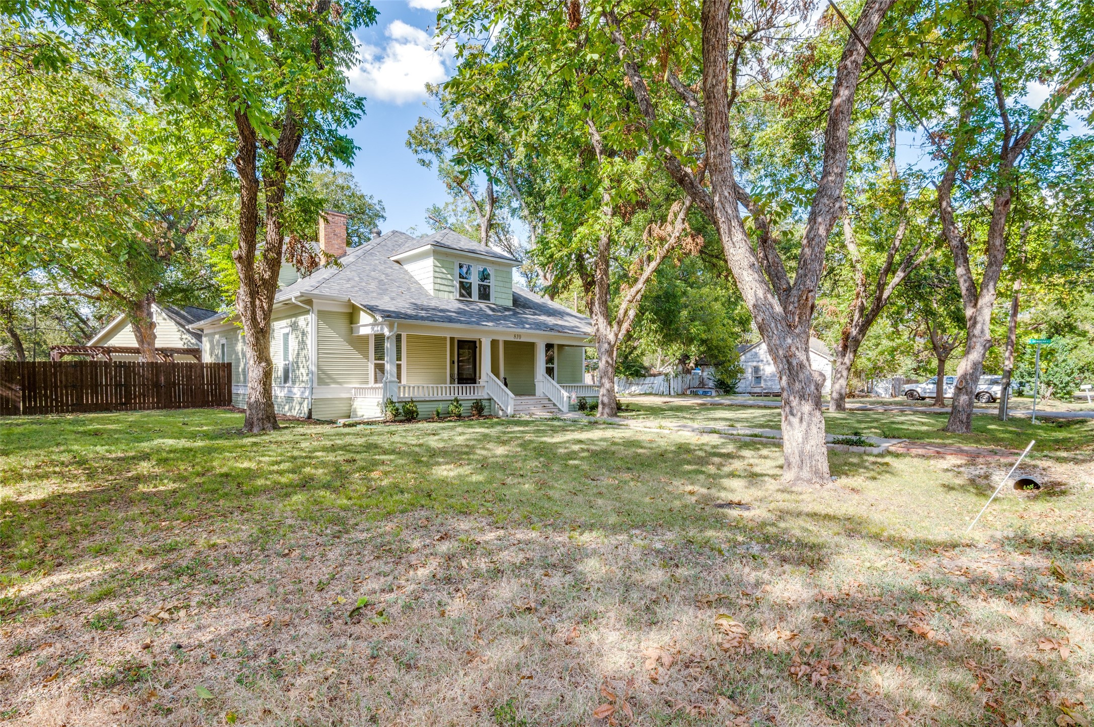 810 S College Street Waxahachie TX 75165