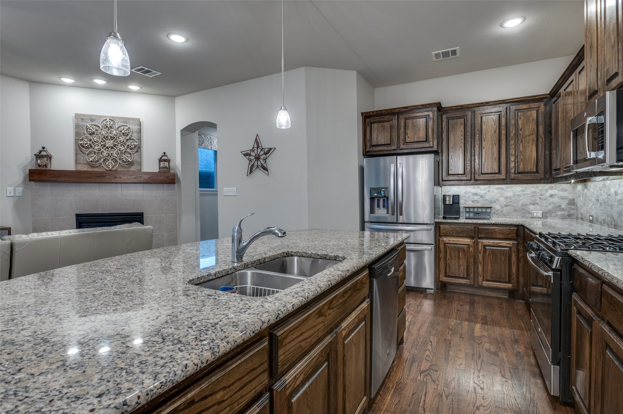 1710 Green Jasper Place Arlington TX 76005