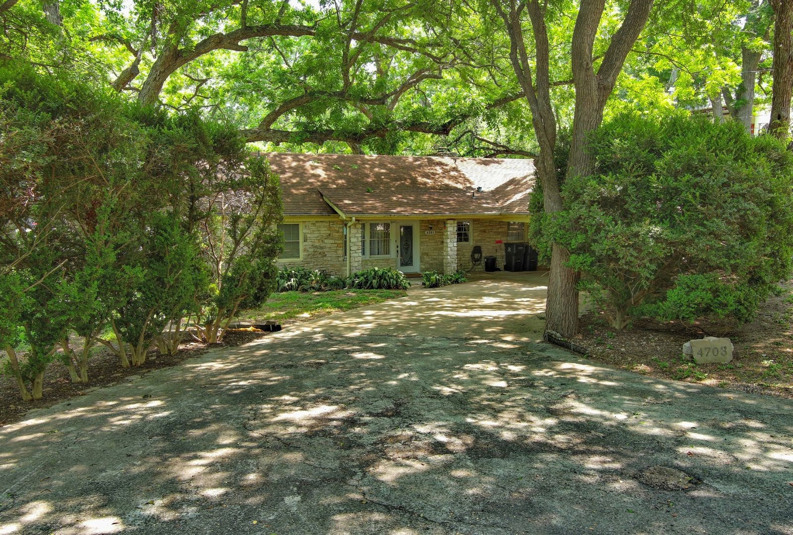 000 Laguna Lane Austin TX 78746