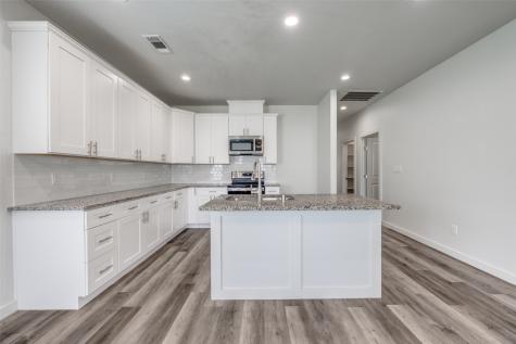 924 W Collins Street Denison TX 75020