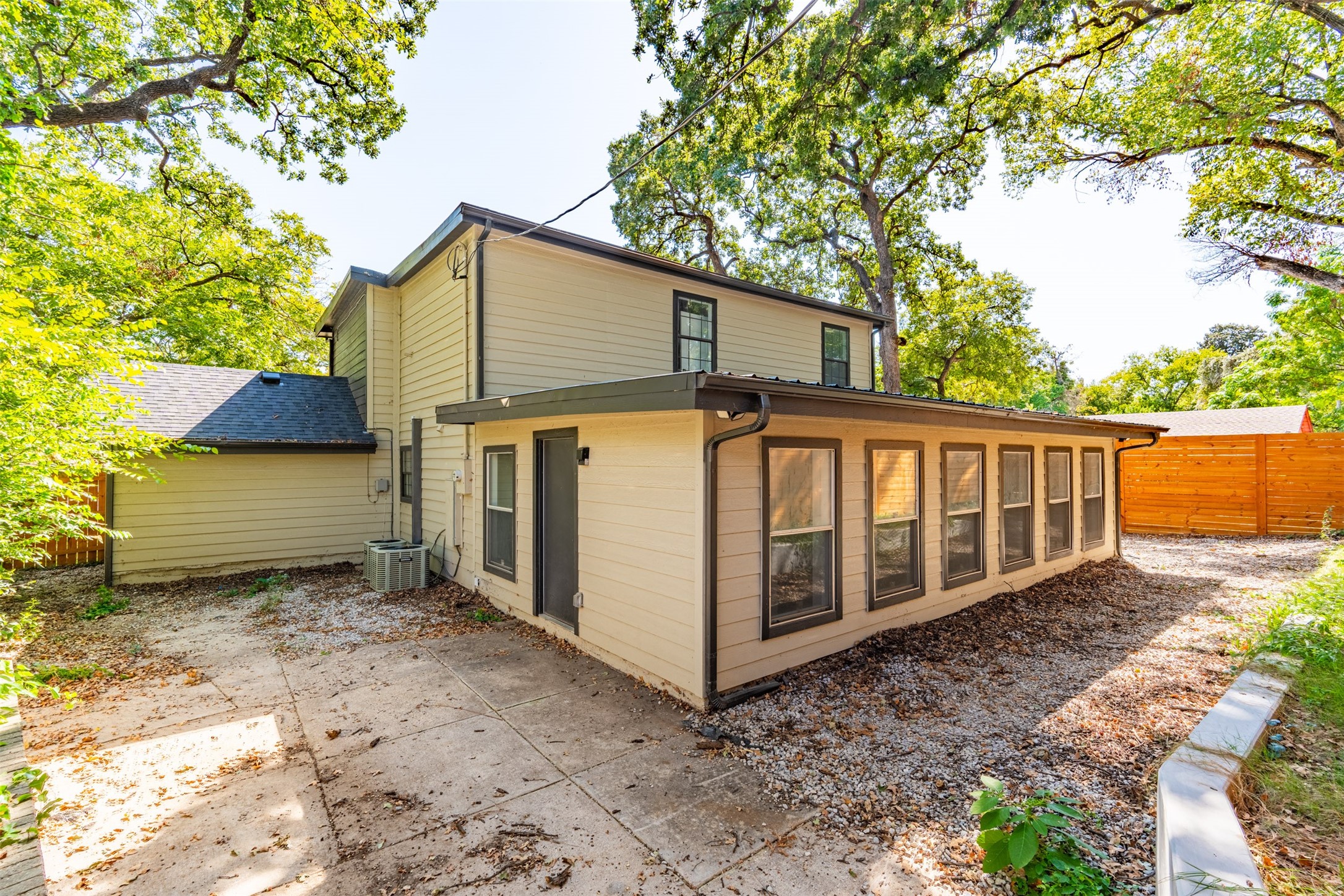 901 Isbell Road Fort Worth TX 76114