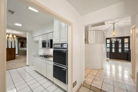 601 Oakmont Lane N Fort Worth TX 76112