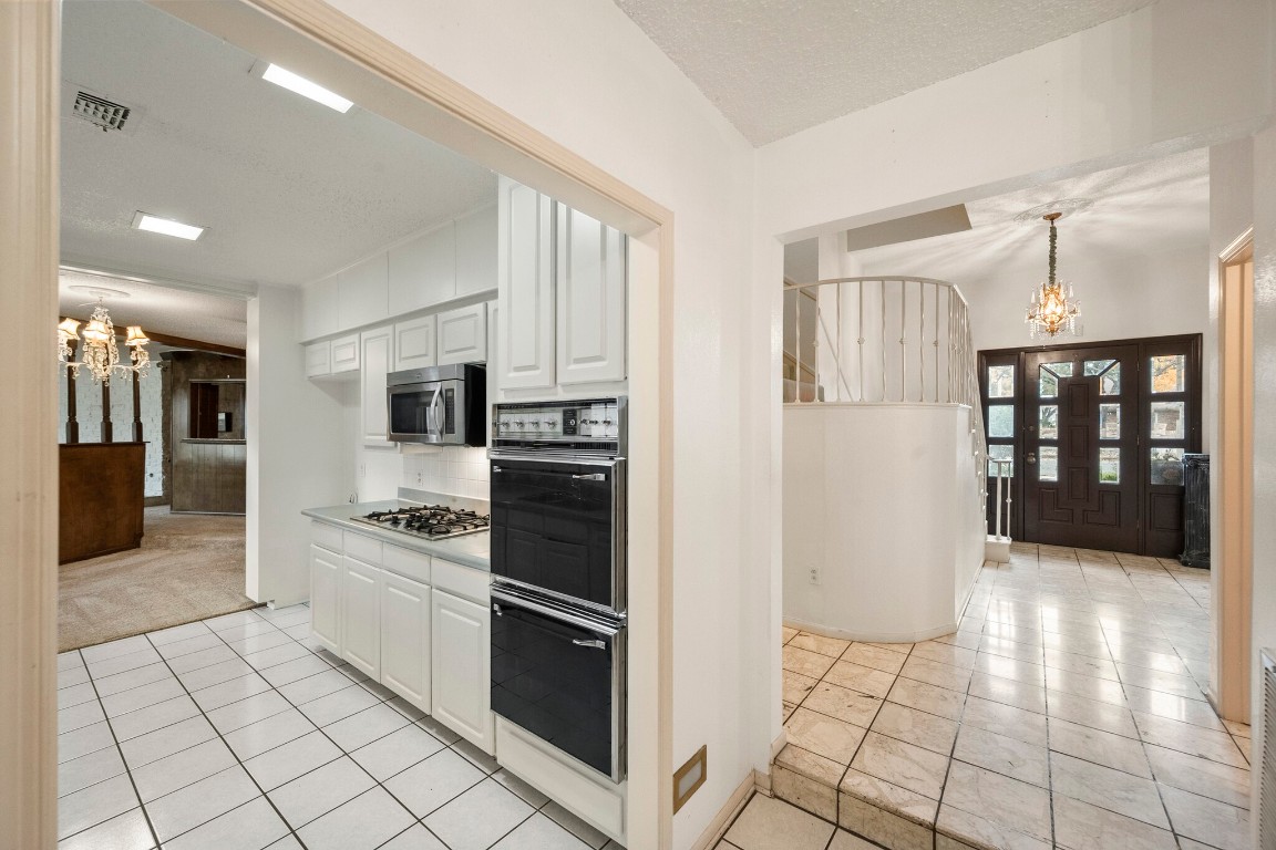 601 Oakmont Lane N Fort Worth TX 76112