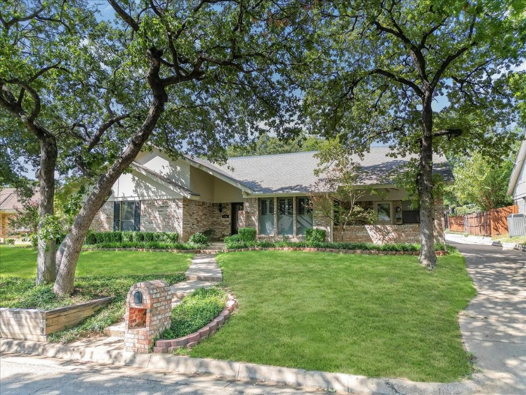 2706 Winding Oaks Drive Arlington TX 76016