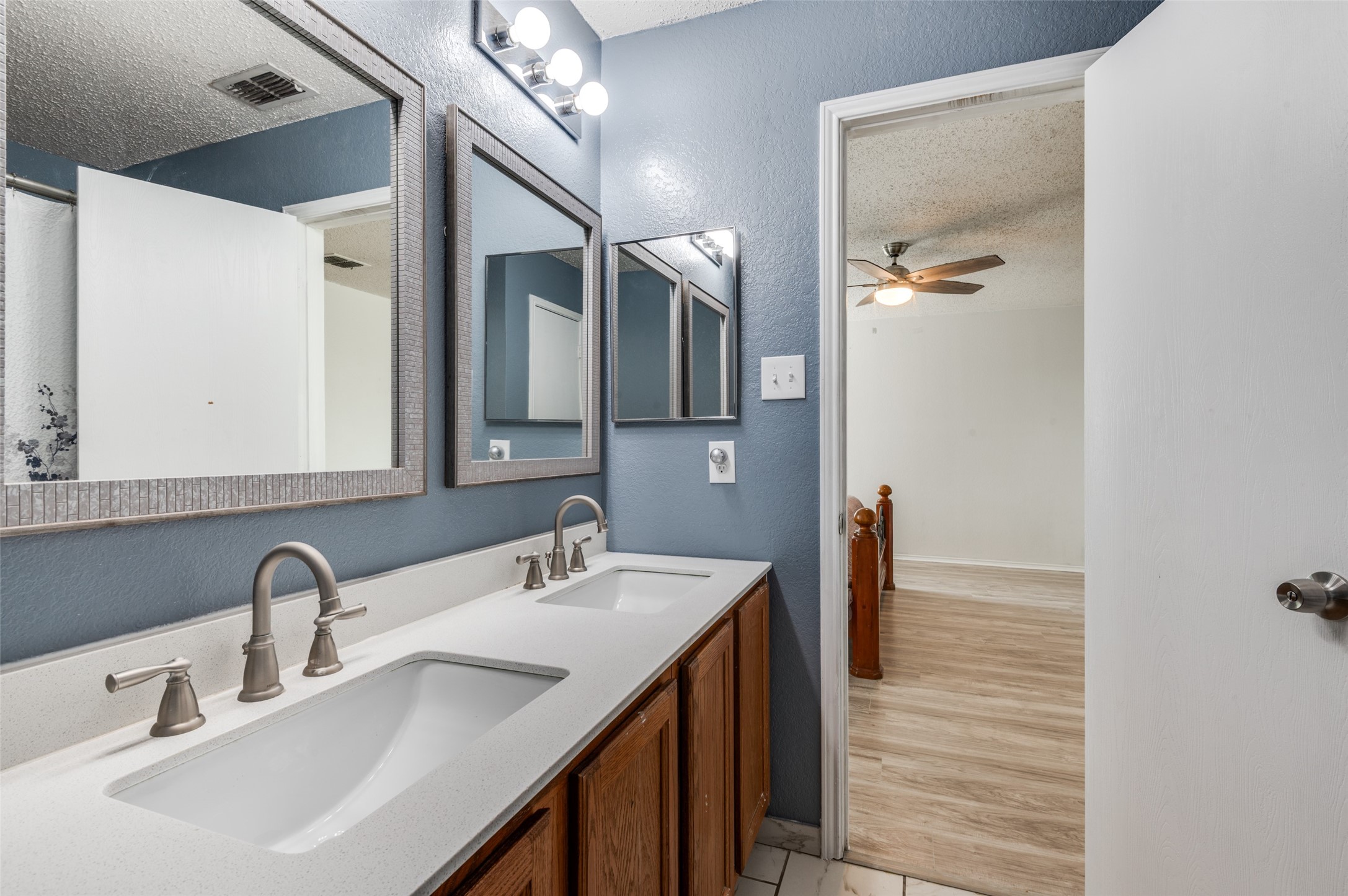 6004 Guilia Drive Grand Prairie TX 75052