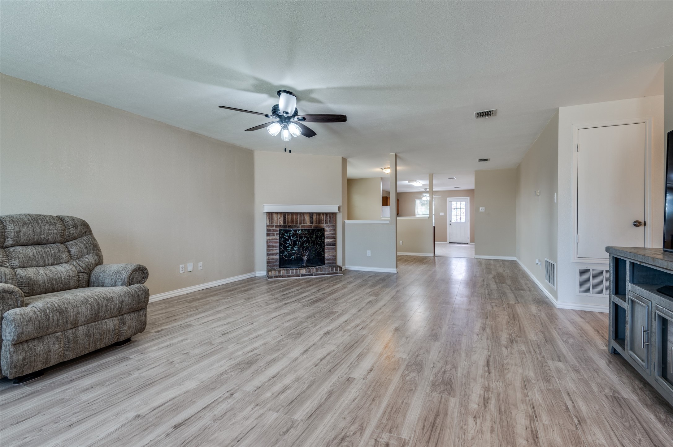 6004 Guilia Drive Grand Prairie TX 75052