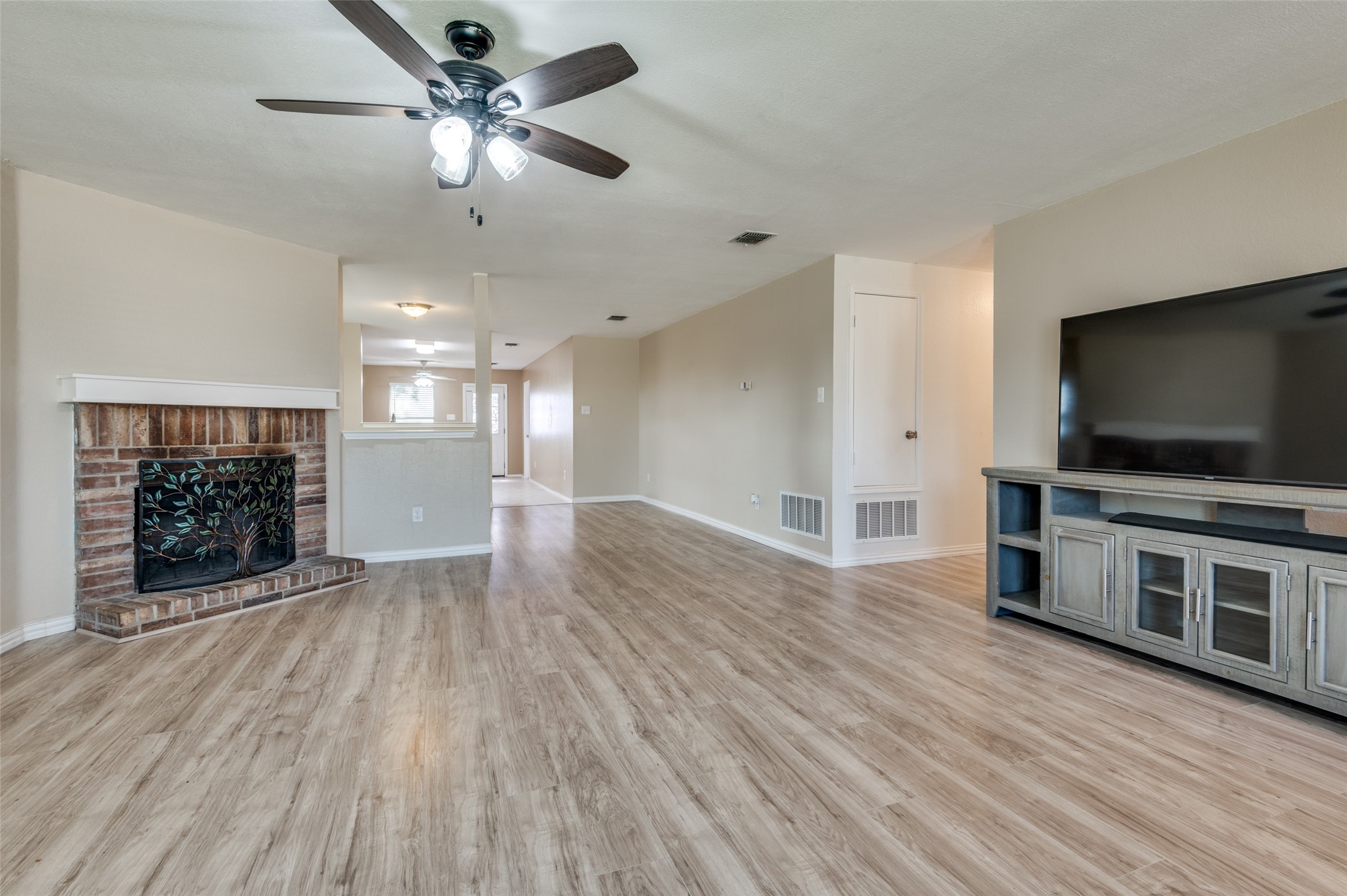 6004 Guilia Drive Grand Prairie TX 75052