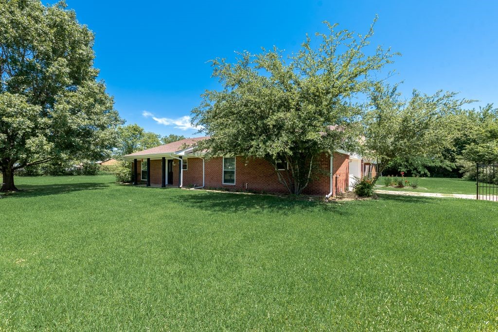 120 County Road 3320 Greenville TX 75402