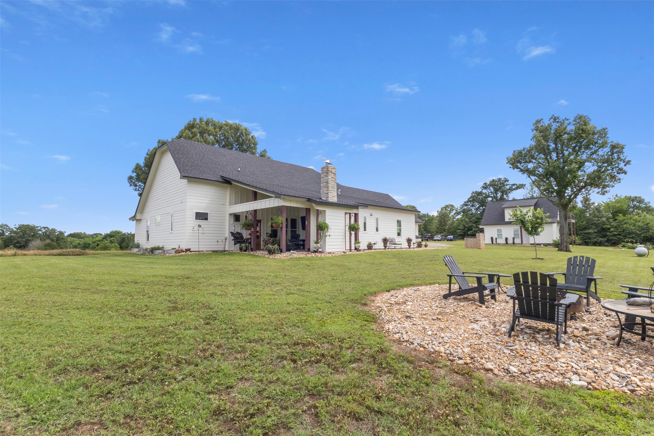 2408 Vz County Road 3104 Edgewood TX 75117