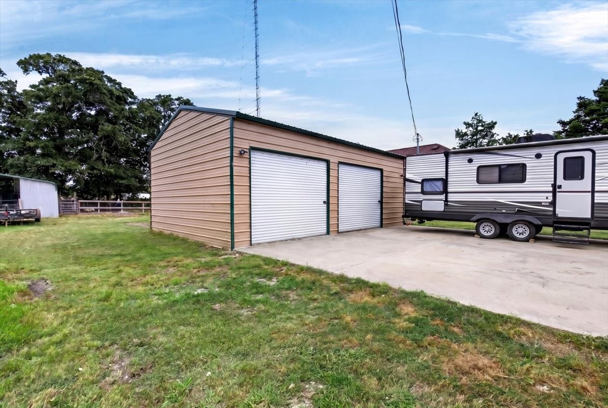 16001 County Road 4052 Kemp TX 75143