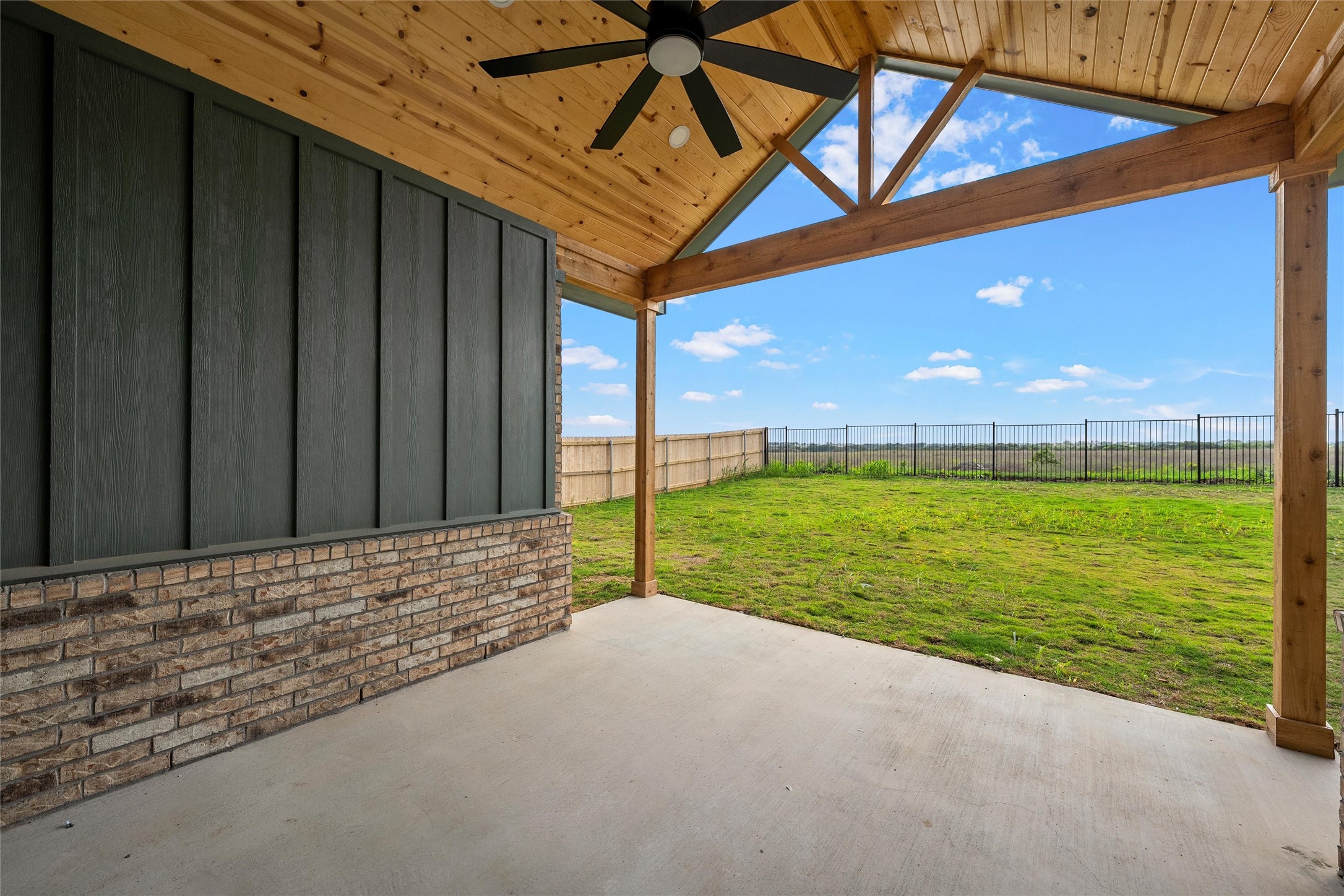 1337 Red Rock Road Hewitt TX 76643