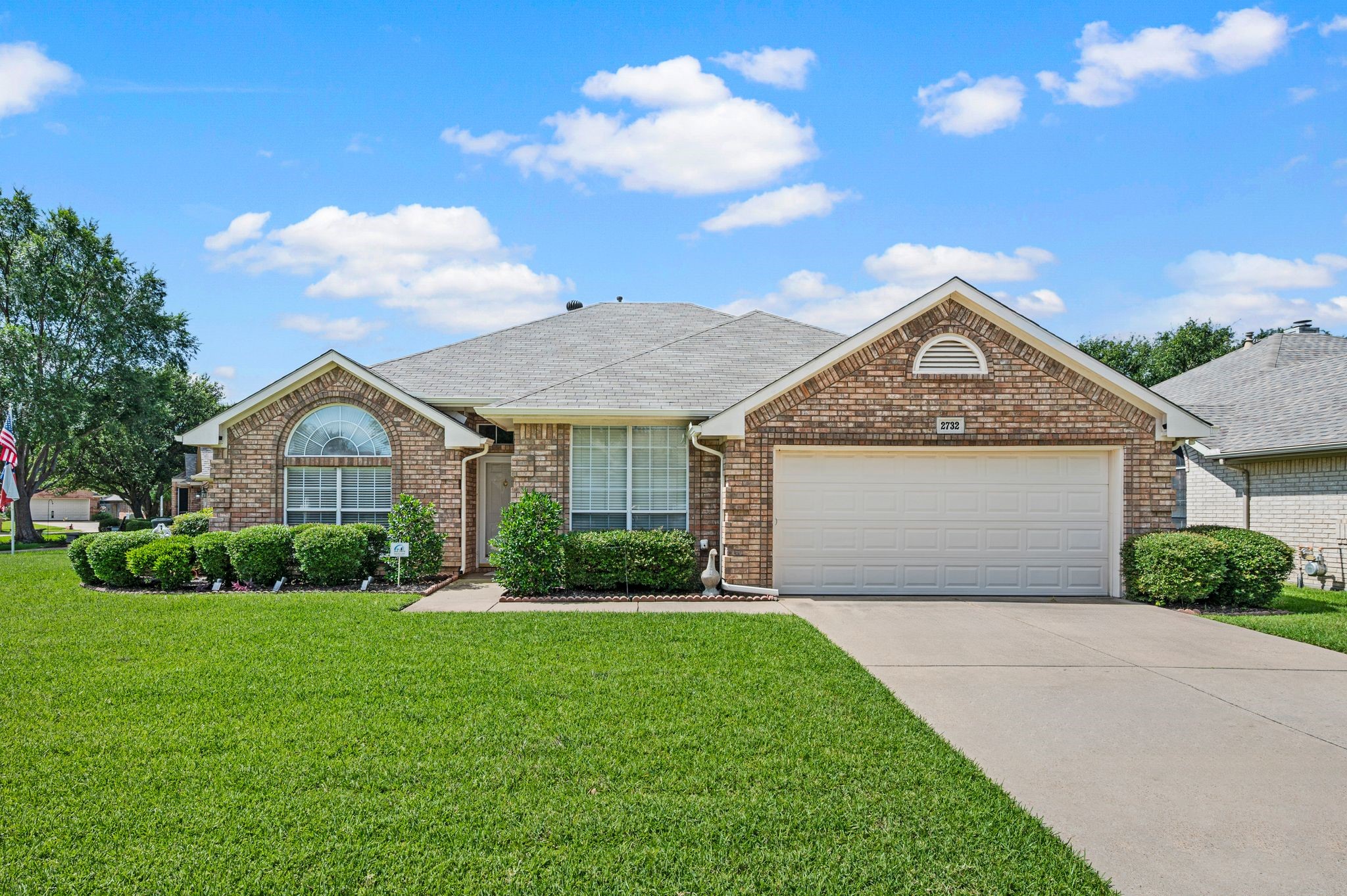 2732 Crystal Glenn Circle Hurst TX 76054