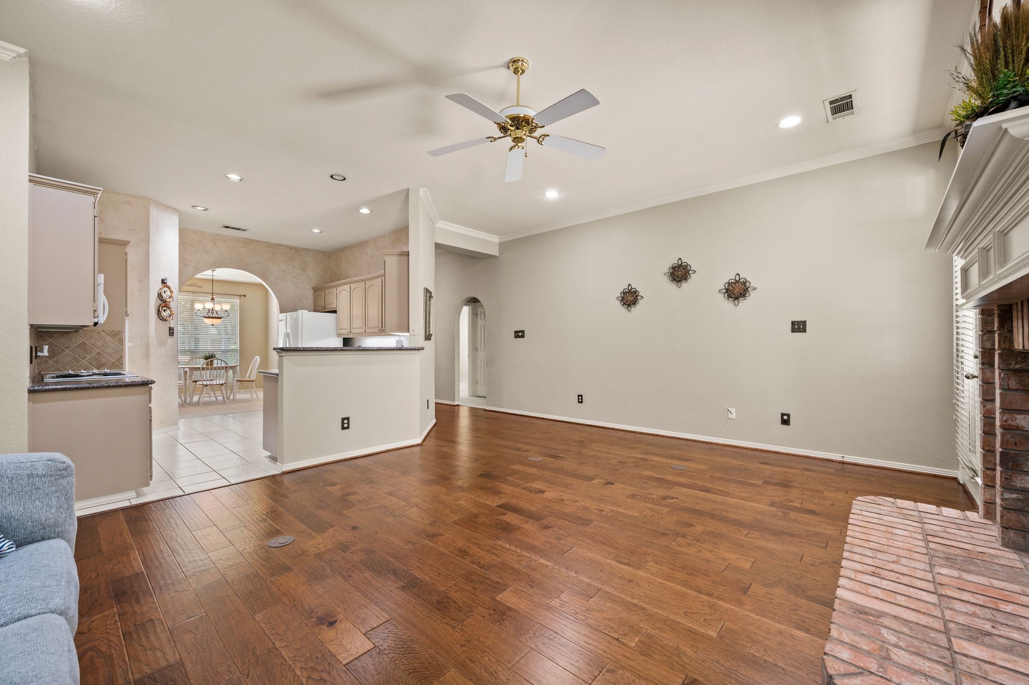 2732 Crystal Glenn Circle Hurst TX 76054