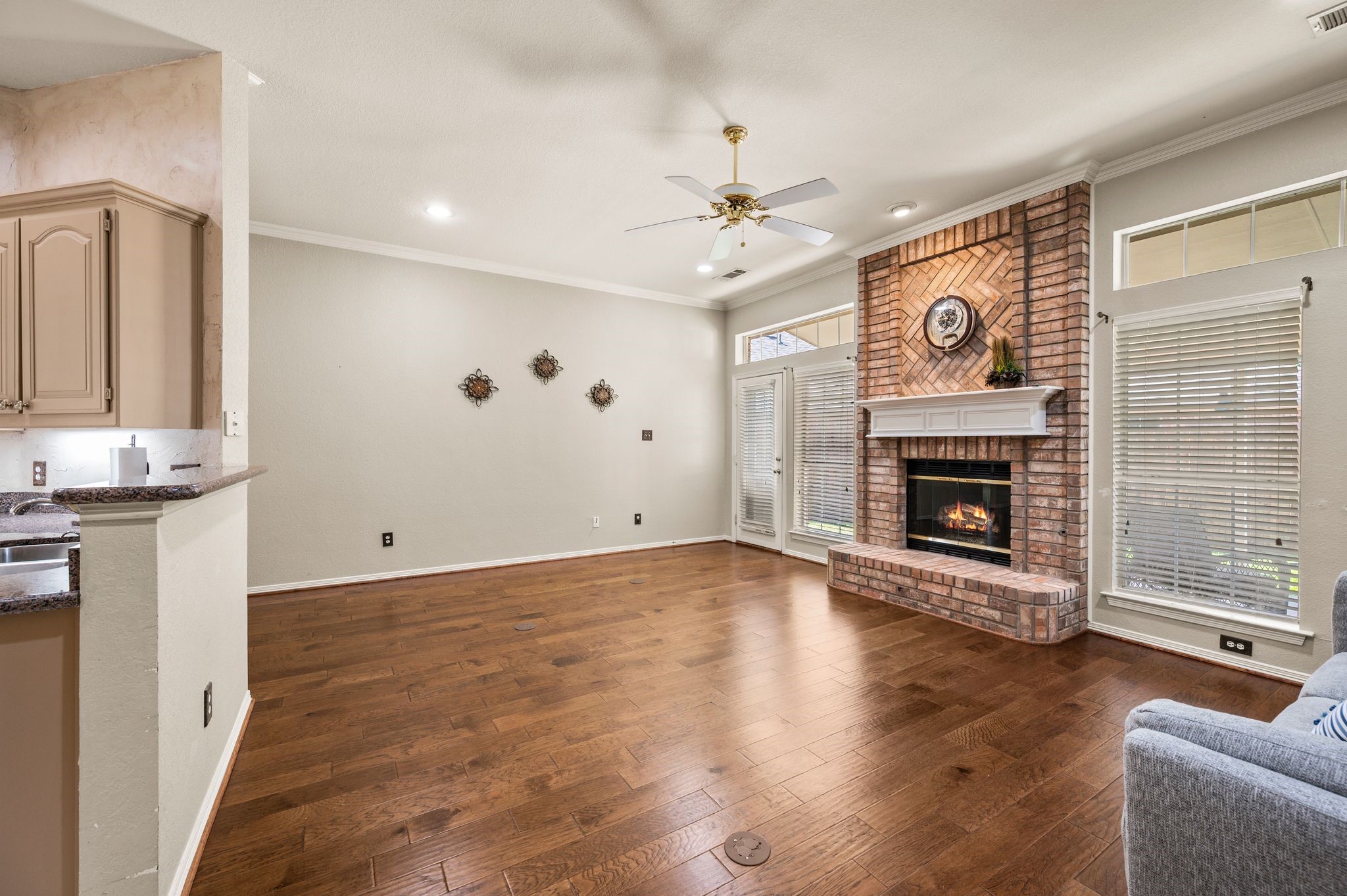 2732 Crystal Glenn Circle Hurst TX 76054