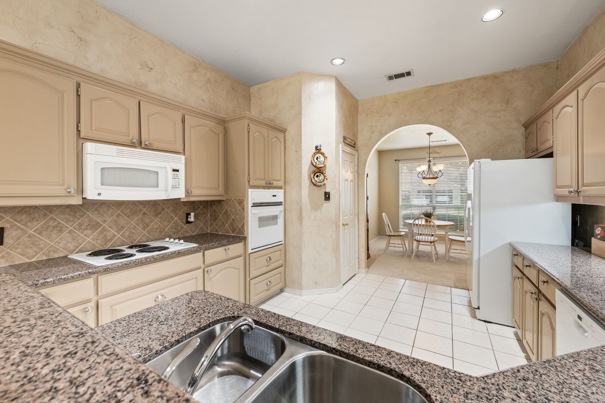 2732 Crystal Glenn Circle Hurst TX 76054
