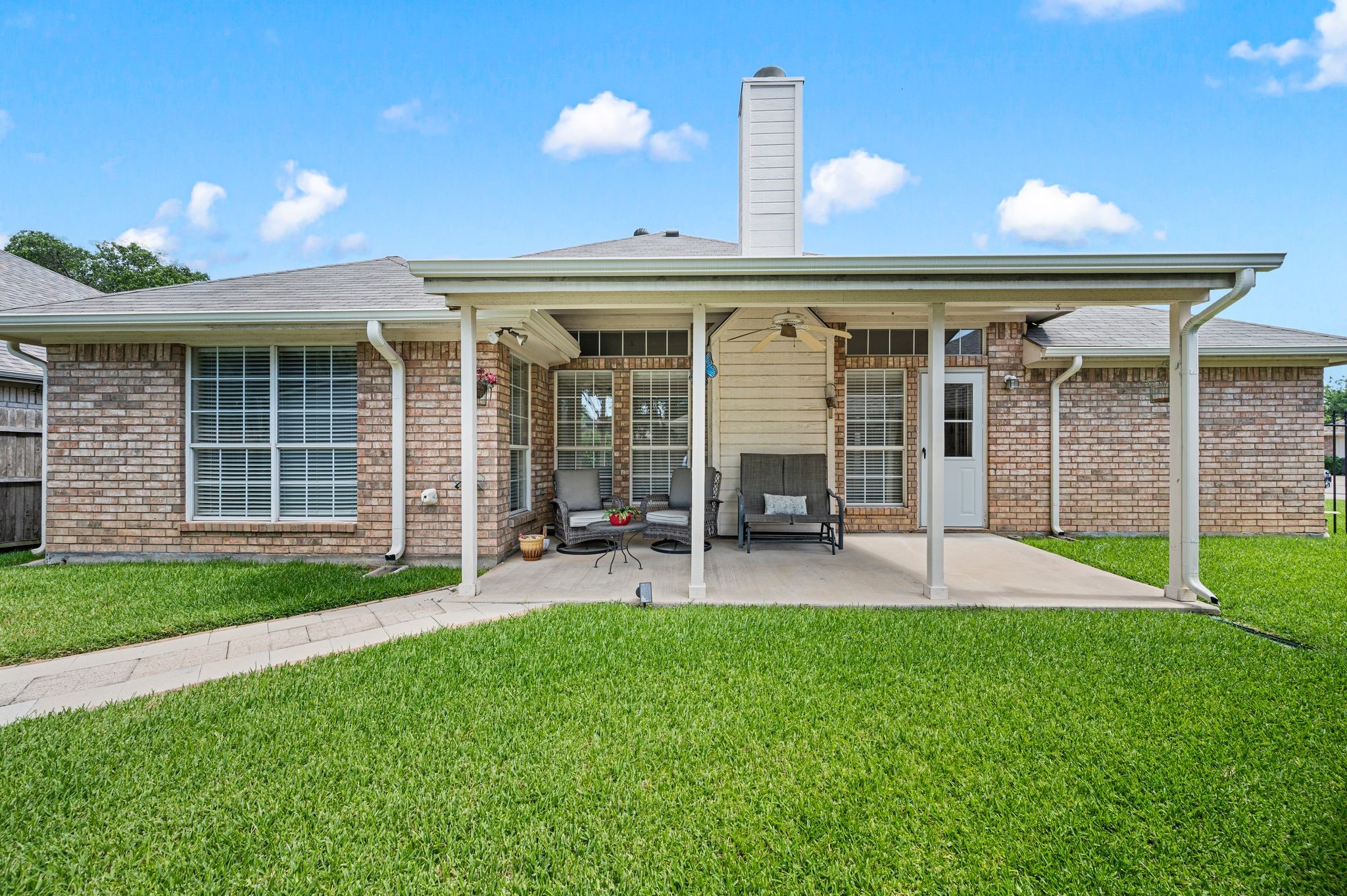 2732 Crystal Glenn Circle Hurst TX 76054