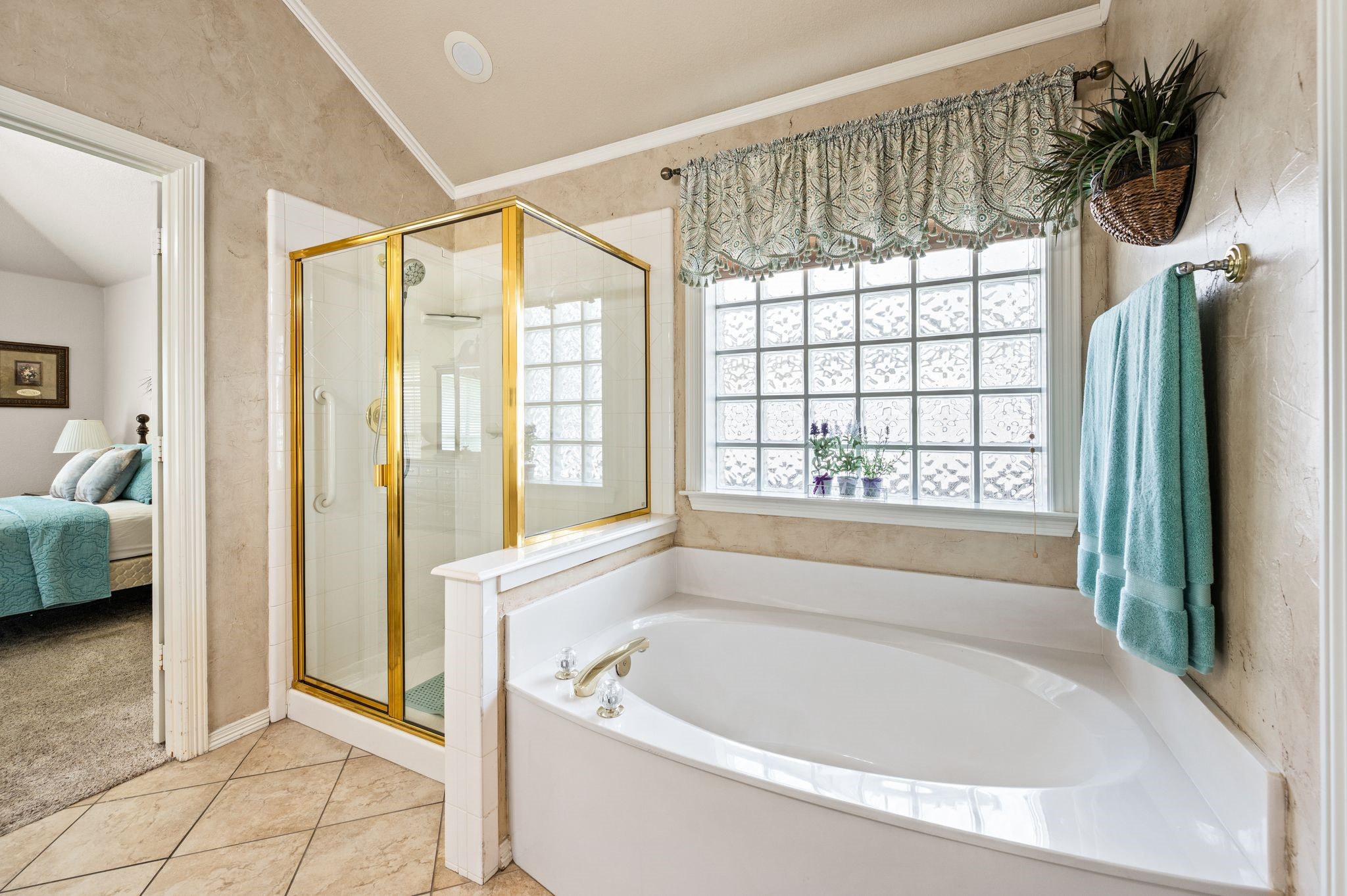 2732 Crystal Glenn Circle Hurst TX 76054