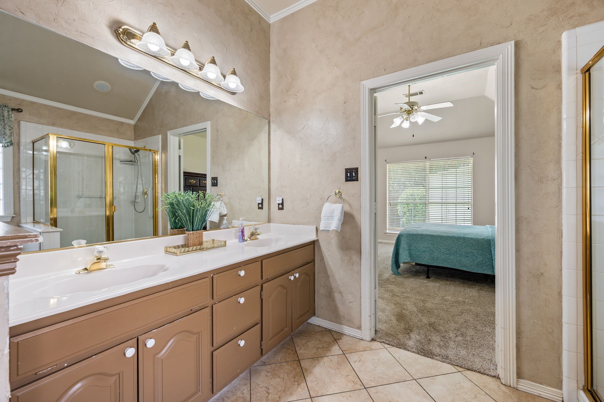 2732 Crystal Glenn Circle Hurst TX 76054