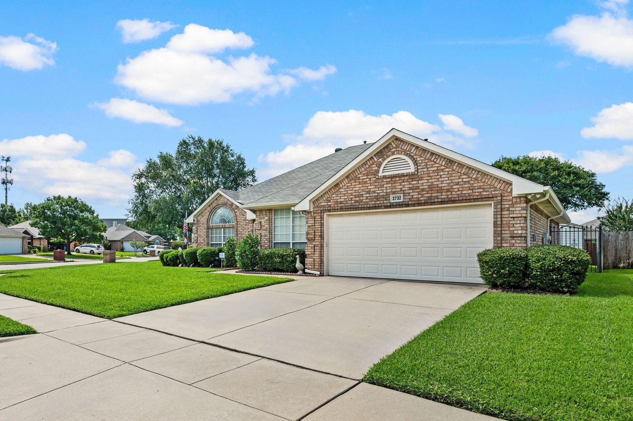 2732 Crystal Glenn Circle Hurst TX 76054