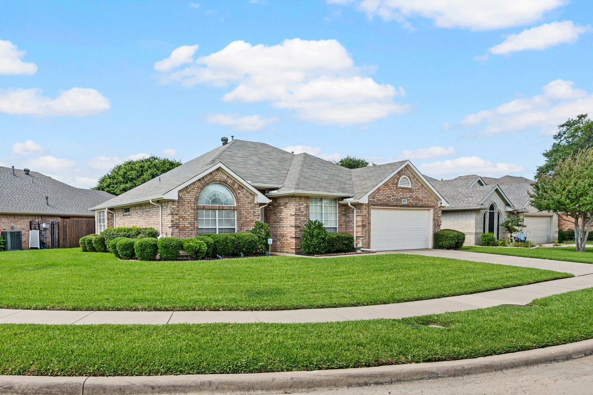 2732 Crystal Glenn Circle Hurst TX 76054
