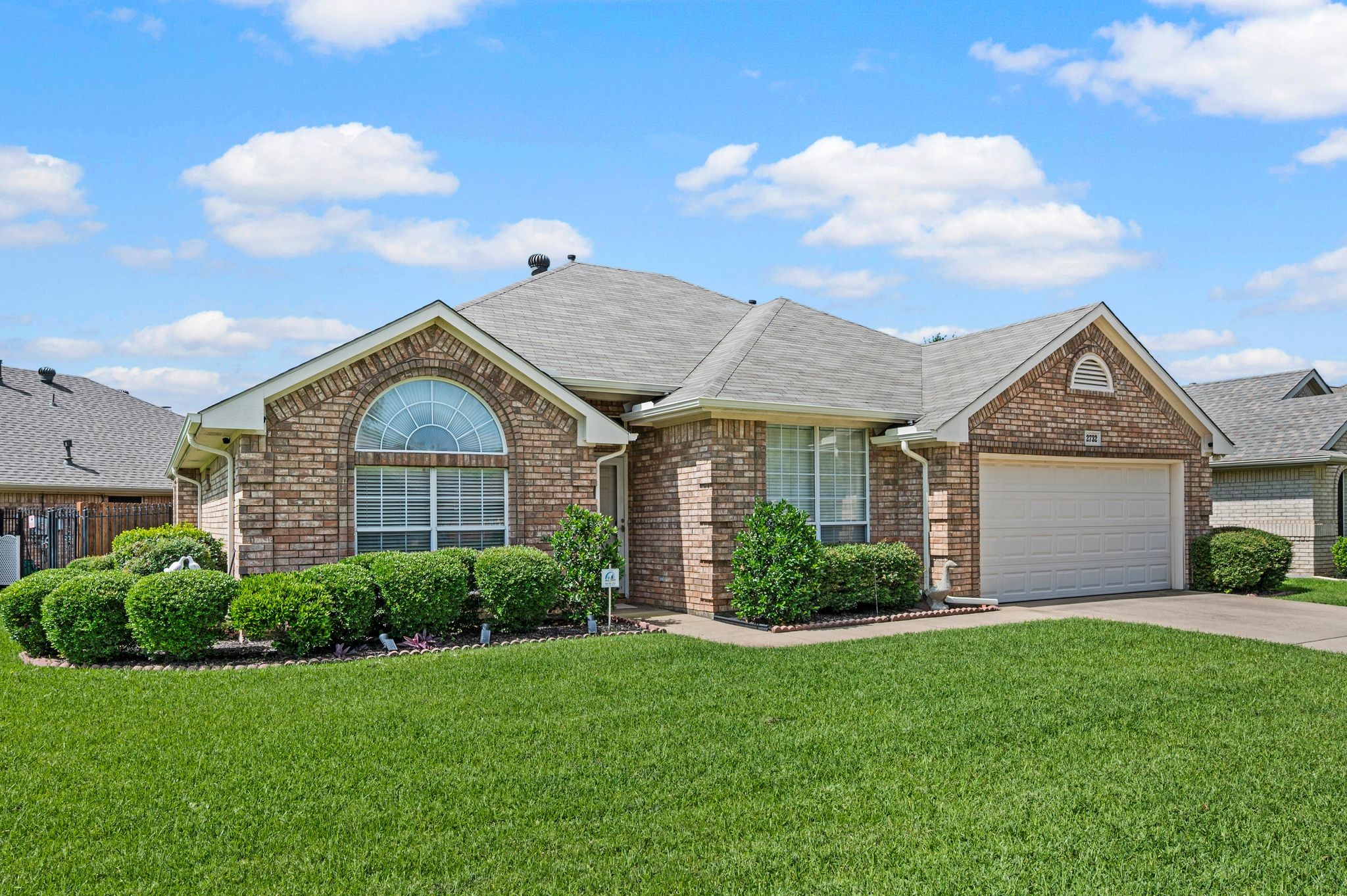 2732 Crystal Glenn Circle Hurst TX 76054