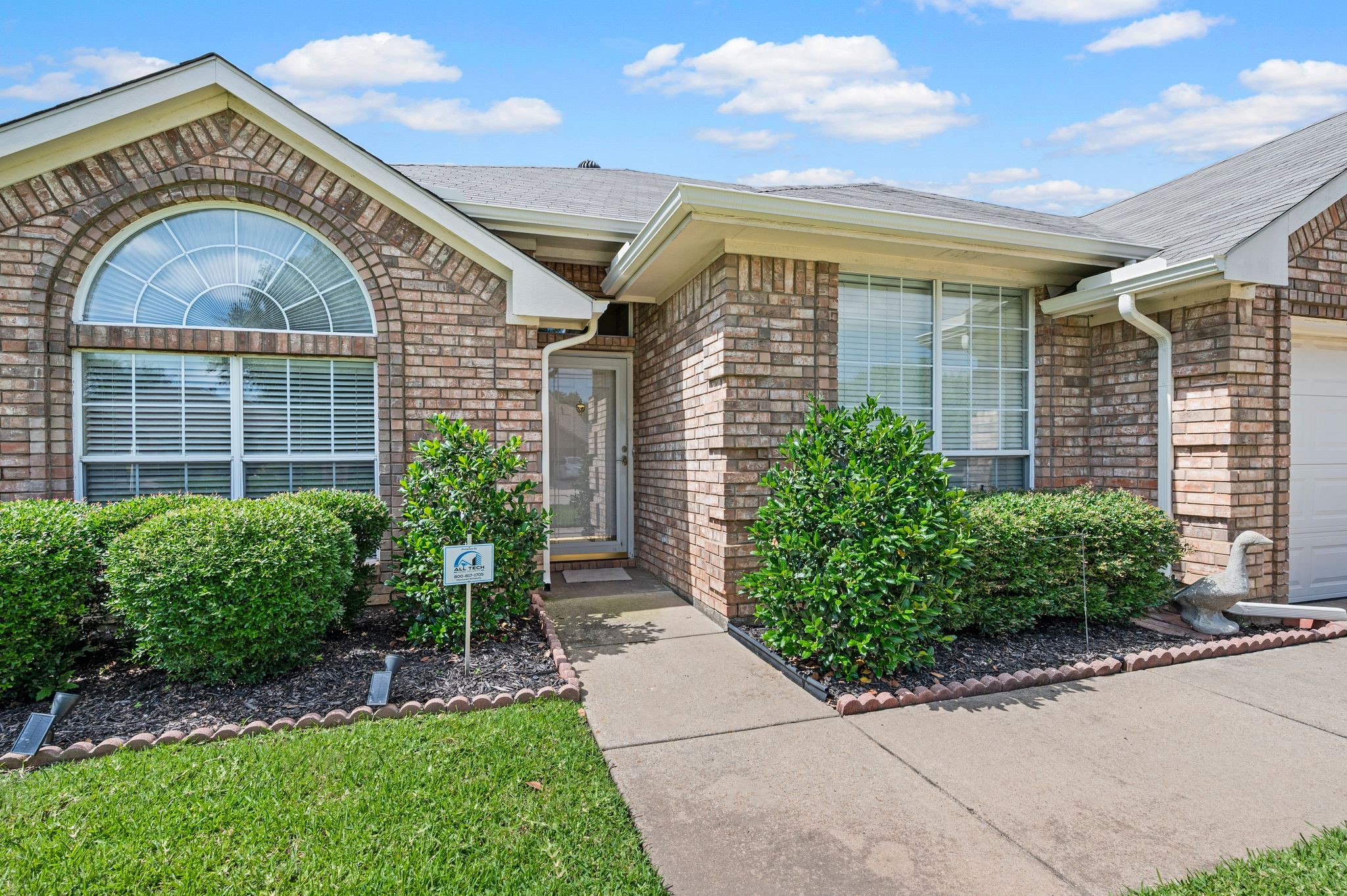 2732 Crystal Glenn Circle Hurst TX 76054