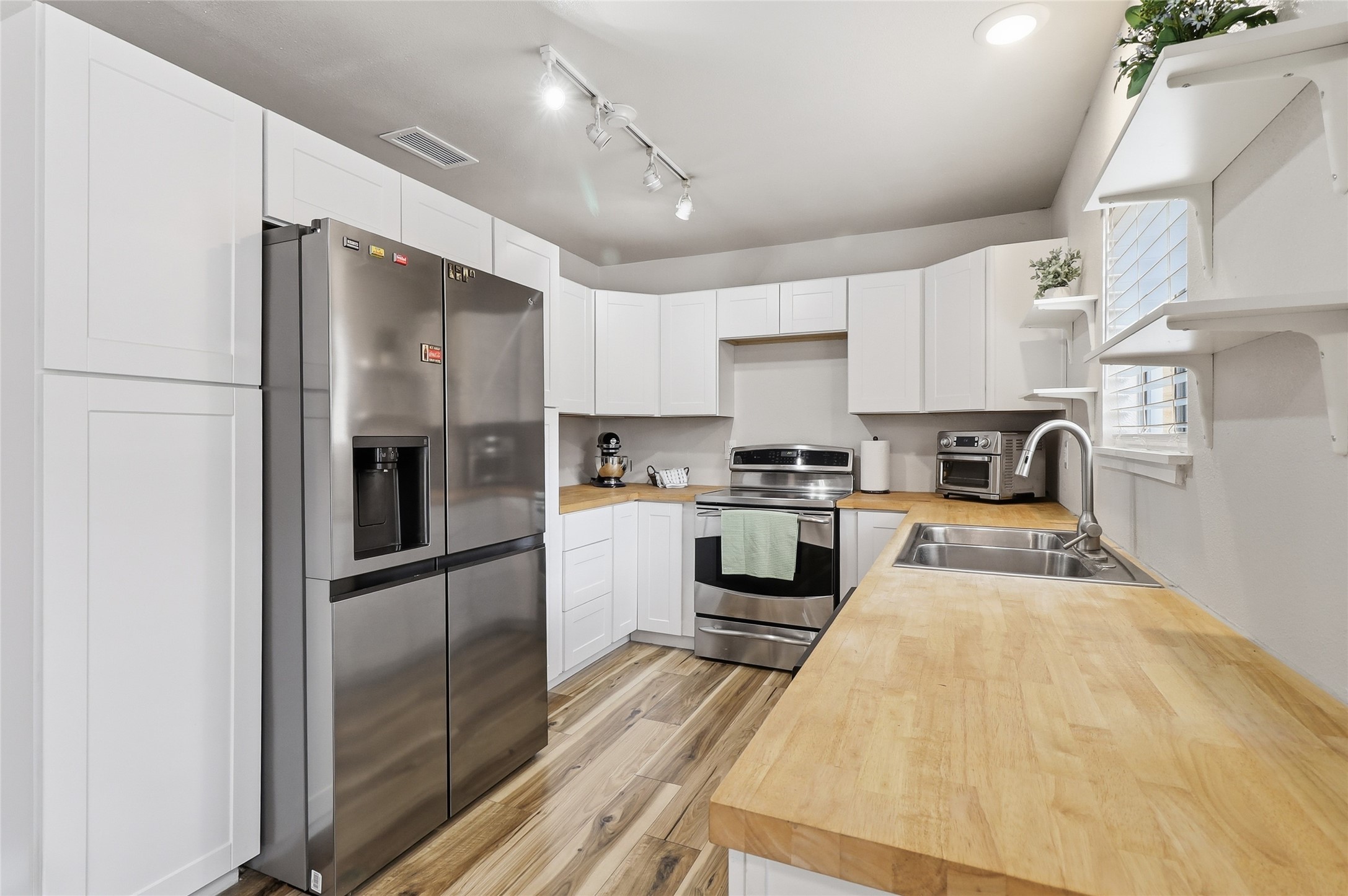 2137 Village Green Drive Garland TX 75044