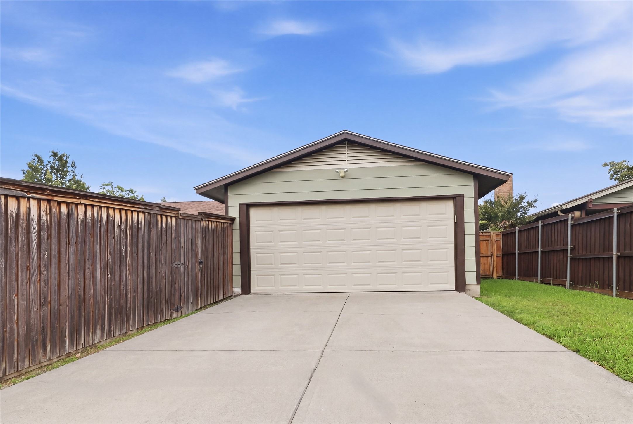 2137 Village Green Drive Garland TX 75044