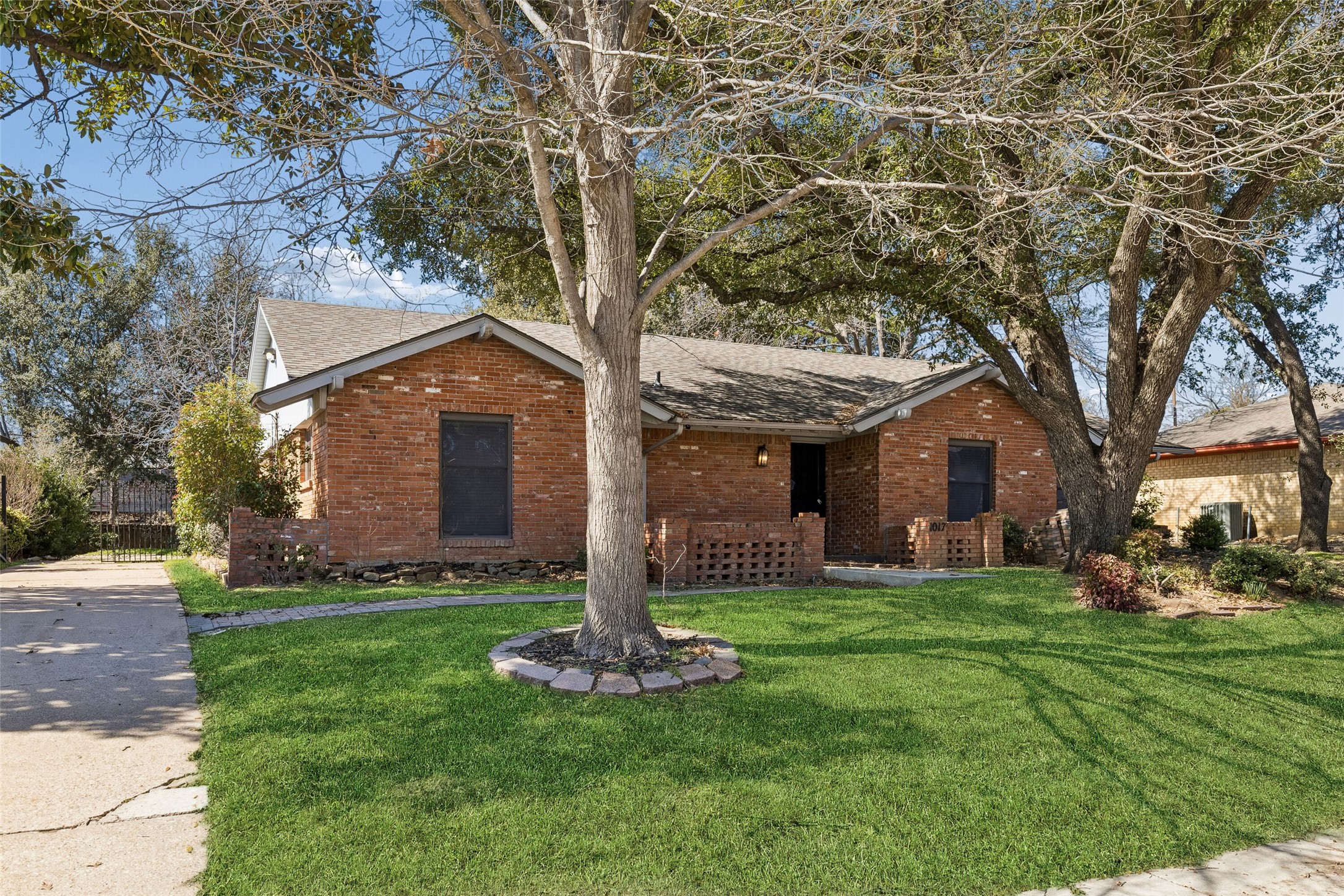 1017 Denmark Street Grand Prairie TX 75050