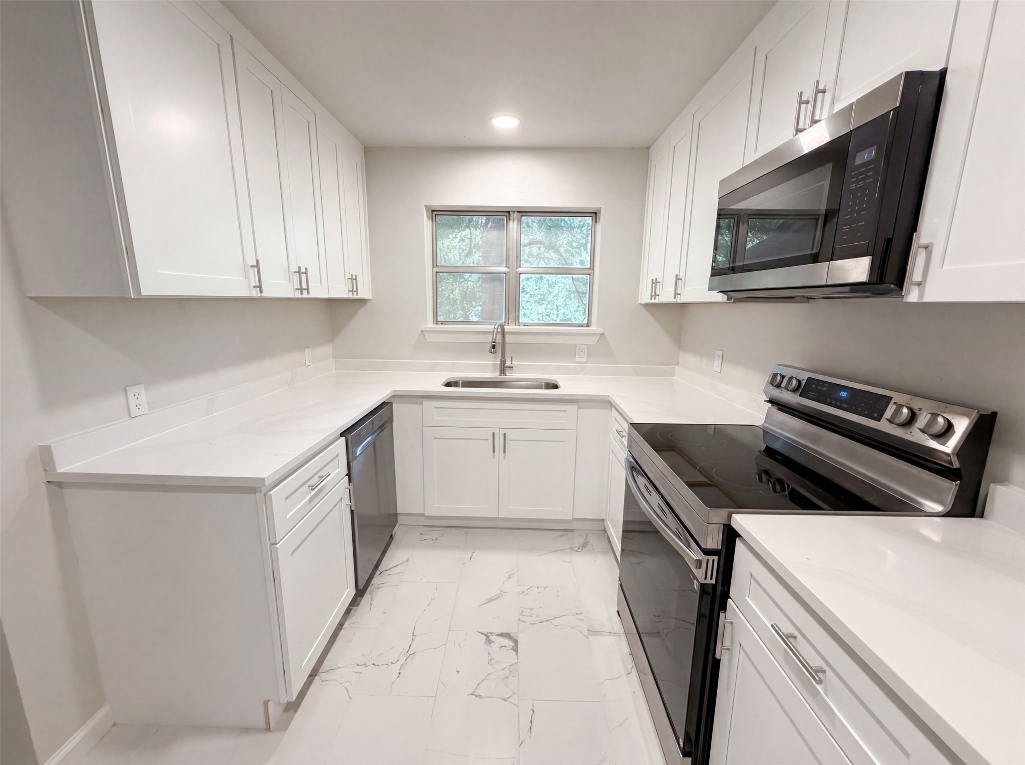 202 Vanshire Road W Lakeside TX 76108