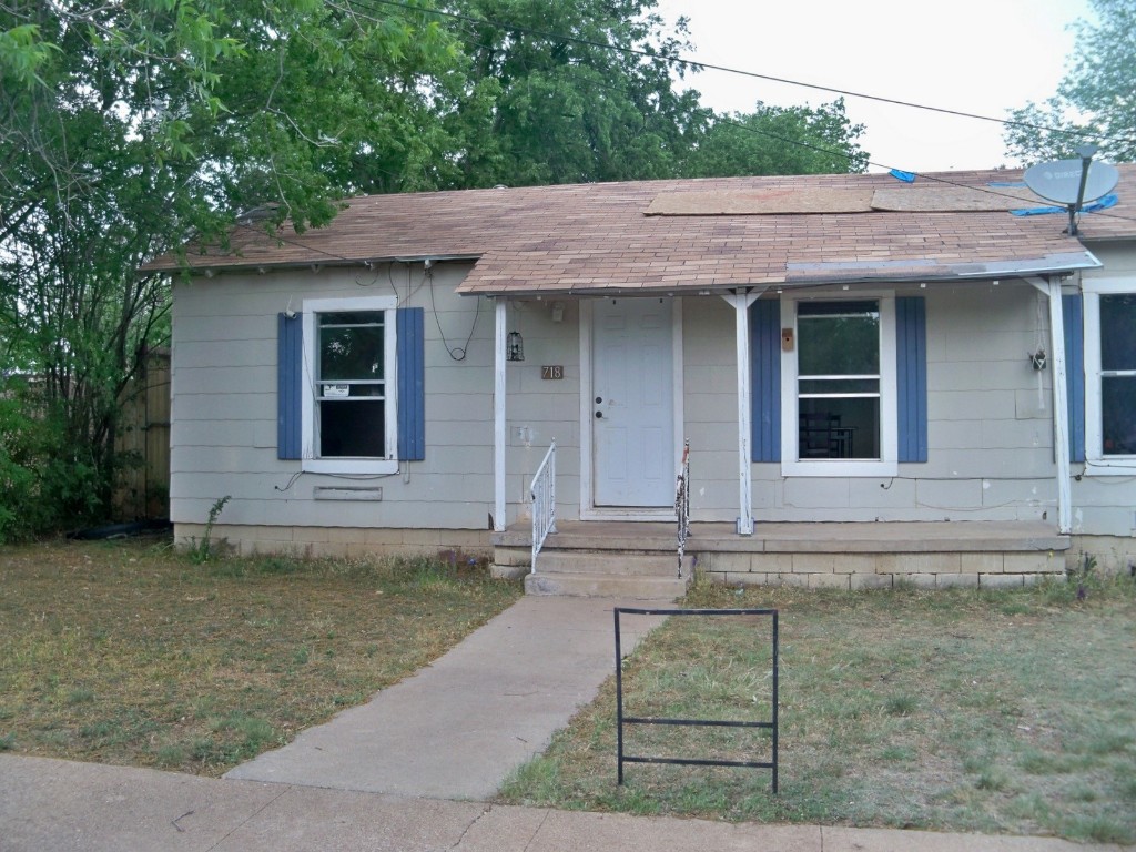 718 W Pecan Street Coleman TX 76834